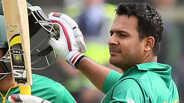  شرجیل خان نے جارحانہ بیٹنگ کا مظاہرہ کرتے ہوئے 16 چوکوں اور نو چھکوں کی مدد سے 152 رنز کی شاندار اننگز کھیلی