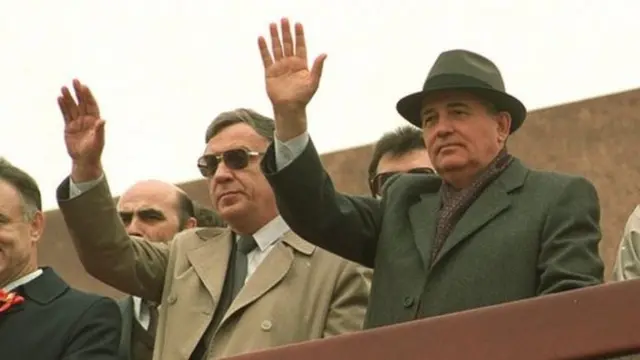 Ще навесні Геннадій Янаєв і Михайло Горбачов стояли поруч на трибуні мавзолею...