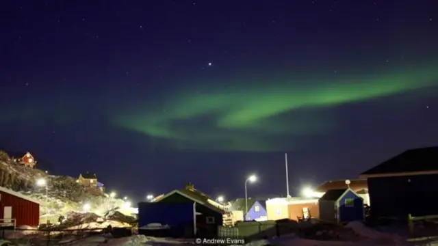 北極光打著旋穿過夜空(圖片來源:安德魯·埃文斯)