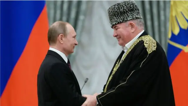 Berdiyev ötən fevral ayında, həm də “aktiv maarifçilik fəaliyyətinə” görə Şərəf Ordeni ilə təltif edilib