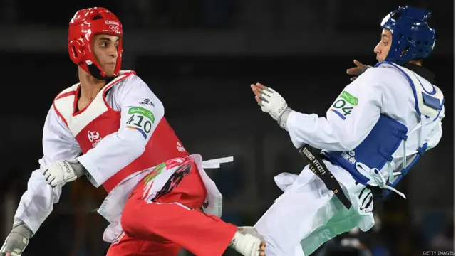 د اردن احمد ابوغواشن د تکوانډو ۶۸ کيلوګرام وزن کې د روسې اليکسي دينيسينکو ته ماته ورکړه او د خپل هېواد لپاره يې د سرو زرو لومړی مډال وګاټه 