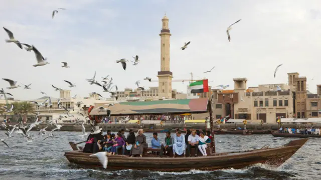 هل تستطيع فعلاً تحديد أهداف لشيء مجرد مثل السعادة؟ وهل هي وظيفة الحكومات أن تسعد الناس؟