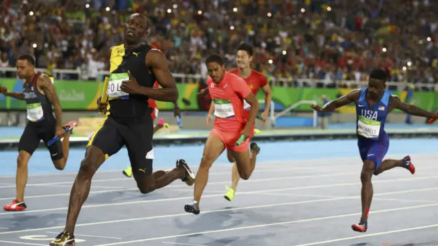 北京时间8月20日，博尔特率牙买加队夺得里约奥运4×100米项目金牌，日本夺得银牌，中国队名列第四。美国队因犯规被取消成绩。