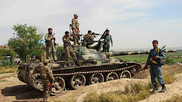 پوليس وايي د خان اباد ولسوالۍ مرکز، د ښار چوک او د امنيه قومندانی ودانۍ بېرته د دوی لاس ته لوېدلې