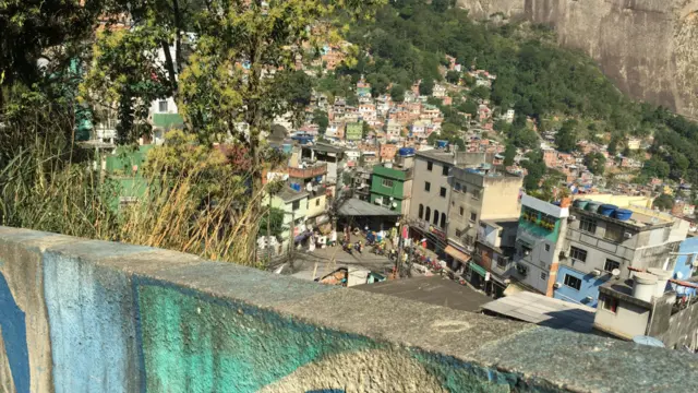 贫民窟对外国游客而言是一道文化风景，对当地政府而言有时则是一种尴尬。