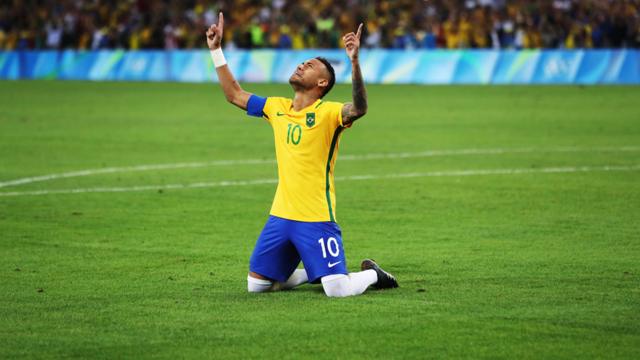 巴西獲勝後內馬爾跪地歡呼（20/8/2016）