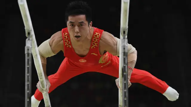 中國體操運動員尤浩男子雙杠。