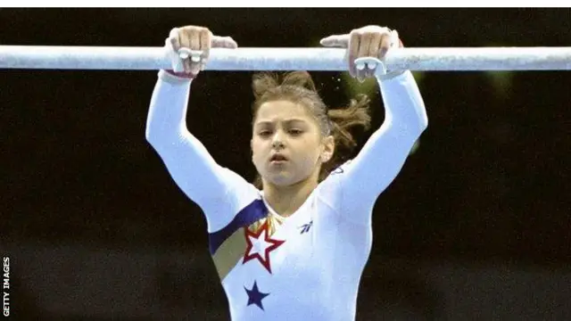 У 1992 р. 10-річна Домінік Мосеану виграла золоту медаль на Юнацькому чемпіонаті США