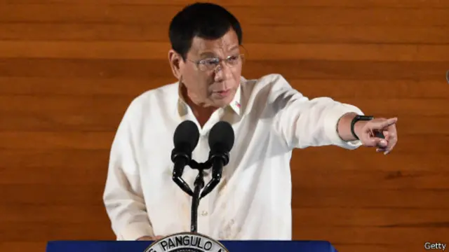 杜特爾特在菲國內的反毒行為引發爭議。