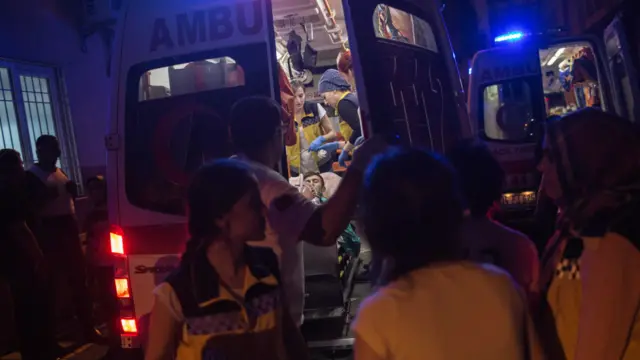 یاد رہے کہ مئی میں اس شہر میں ایک خود کش بمبار نے دو پولیس اہلکاروں کو ہلاک کیا تھا۔