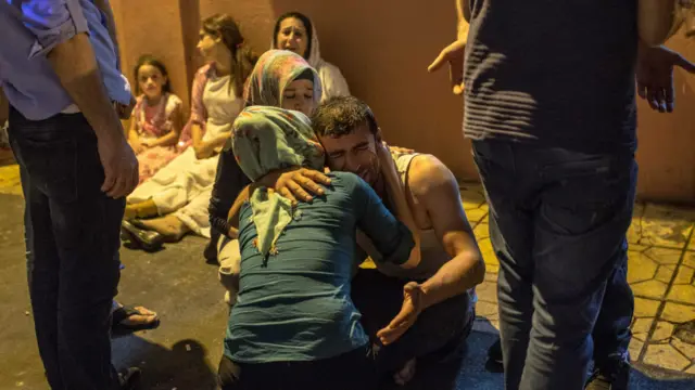 ترک صدر کی جانب سے جاری بیان میں اس حملے کی ذمہ داری دولتِ اسلامیہ پر عائد کی گئی ہے۔