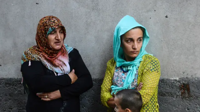 صدر رجب طیب اردوغان نے دھماکے کی ذمہ داری شدت پسند تنظیم دولتِ اسلامیہ پر عائد کی ہے۔