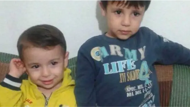 الطفل ايلان كردي أثار تعاطف العالم أجمع بصورة جثته التي لفظها البحر على ساحل تركيا أثناء محاولته الوصول لليونان مع عائلته