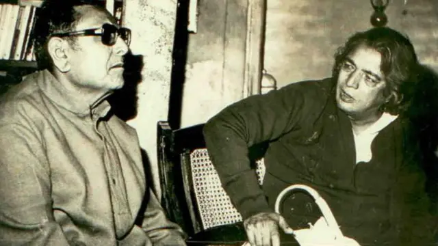 अमृत लाल नागर मशहूर शायर कैफ़ी आज़मी के साथ.