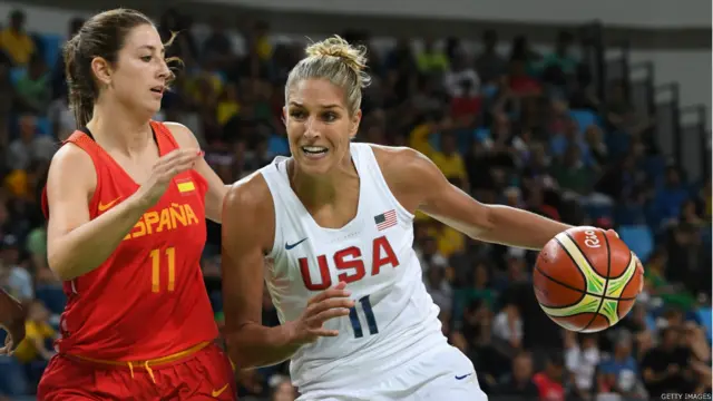 د امریکا او اسپانيا تر منځ د ښځينه وو د باسکټبال لوبه