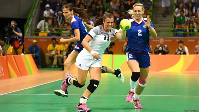 د فرانسې او روسيې تر منځ د هنډ بال سيالي