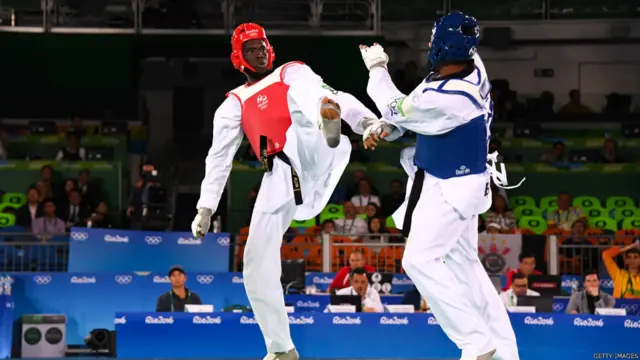 د برازيل ميکون سيکويرا د فرانسې د مېبر نډيا سره د ۸۰ کيلوګرام وزن تيکوانډو سياليو کې