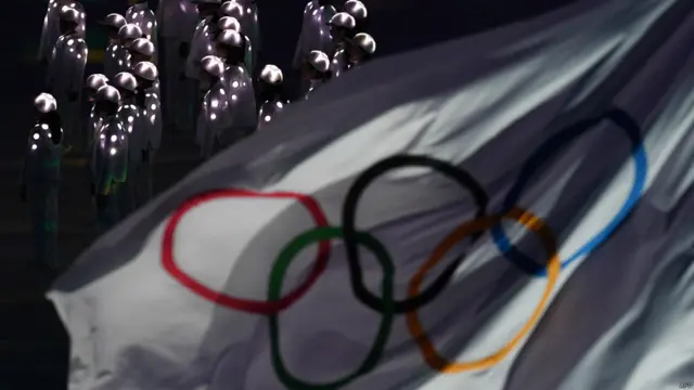 چین نے اگرچہ برطانیہ سے زیادہ تمغے جیتے جن کی تعداد 70 رہی لیکن چین برطانیہ کے مقابلے میں ایک کم سونے کا تمغہ جیت سکا اور اس نے 26 طلائی تمغے جیتے۔