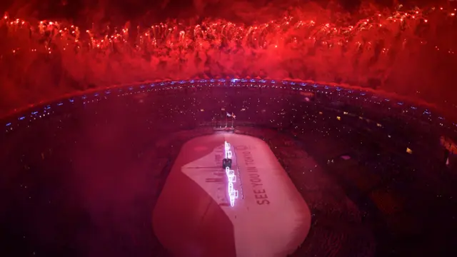 里约奥运闭幕礼上东京奥运表演期间施放烟花（21/8/2016）