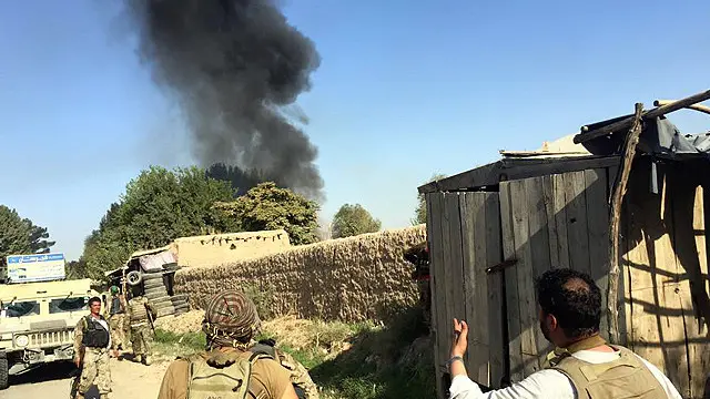 دفتر مطبوعاتی والی تخار این عکس را روی صفحه فیسبوک خود گذاشته و نوشته که محلی است که طالبان آن را در خواجه غار به آتش کشیده