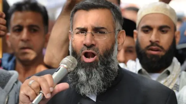 أدين أنجم شودري بتشجيع آخرين على دعم تنظيم الدولة الإسلامية