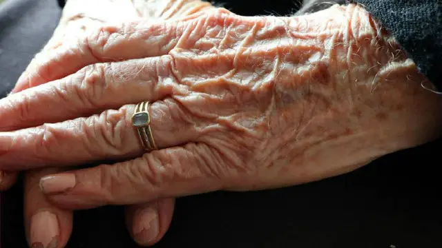 الباحث سيمون لافستون: "سنجري جميع الاختبارات" بهدف الكشف المبكر عن الزهايمر