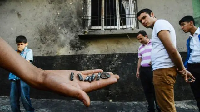 العبوة التي فجرها الانتحاري كانت تحتوي على قطع معدنية