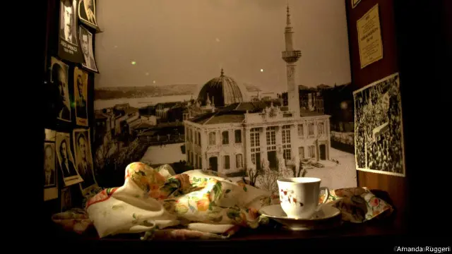 Barang-barang yang dihubungkan dengan sosok Füsun. 