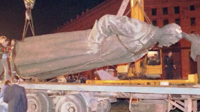 Знесення пам'ятника Дзержинському у Москві