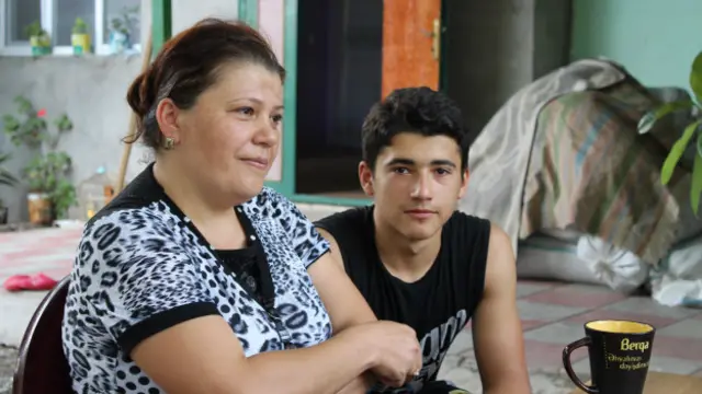 मां के साथ बच्चा