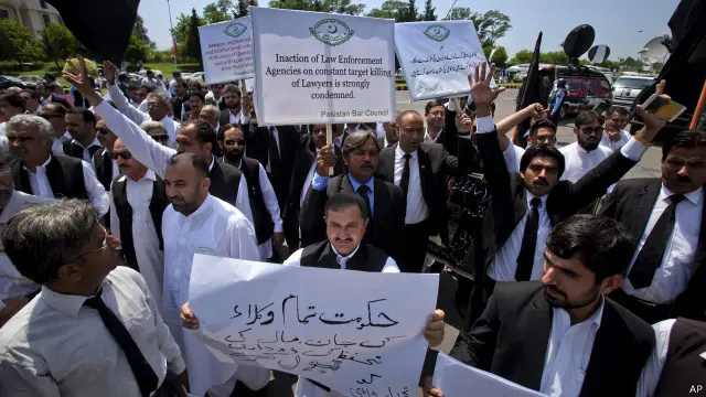 پاکستان بار کونسل کی درخواست پر پورے ملک کے وکلا نے بھی اس واقعے کے خلاف پارلیمنمٹ ہاوس کے سامنے احتجاج کیا تھا