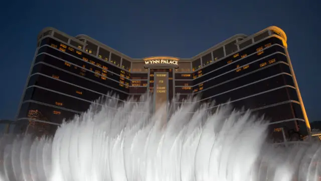 占地约600万平方英尺，内设赌场、有13间餐厅和1700间酒店房间，约50家世界知名品牌入驻。