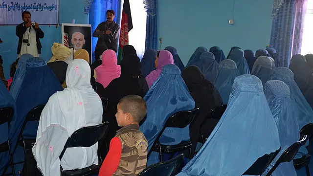 د مدني ټولنې ښځینه غړي فاطمه وایي، اوس هم په دغه ولایت کې ښځې له ګڼو ستونزو سره لاس او ګرېوان دي: