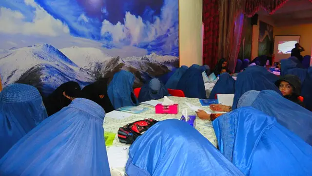 په وروستیو کلونو کې له افغان مېرمنو سره په ځینو برخو کې تاوتریخوالی ډېر شوی، چې په ګڼو پېښو کې له ښځو سره زړه بوږوونکی چلند شوی دی.