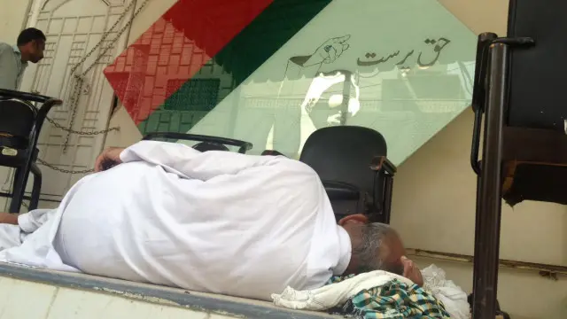 گذشتہ ڈیرہ سال کے عرصے میں نائن زیرو پر رینجرز کا یہ تیسرا چھاپہ تھا