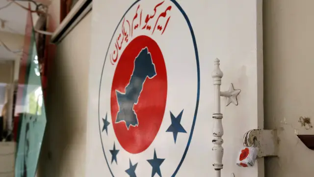 برطانوی حکام کی جانب سے آئے اس جواب میں الطاف حسین کی تقریر کے بعد کراچی میں ہونے والے پرتشدد واقعات کی پُرزور الفاظ میں مزمت کی گئی