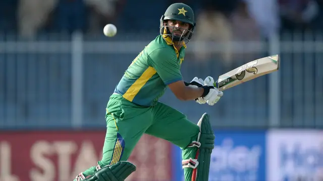 اظہرعلی اب تک بیس ون ڈے میچوں میں پاکستانی ٹیم کی قیادت کرچکے ہیں جن میں سے آٹھ جیتے ہیں اور گیارہ میں شکست ہوئی ہے 