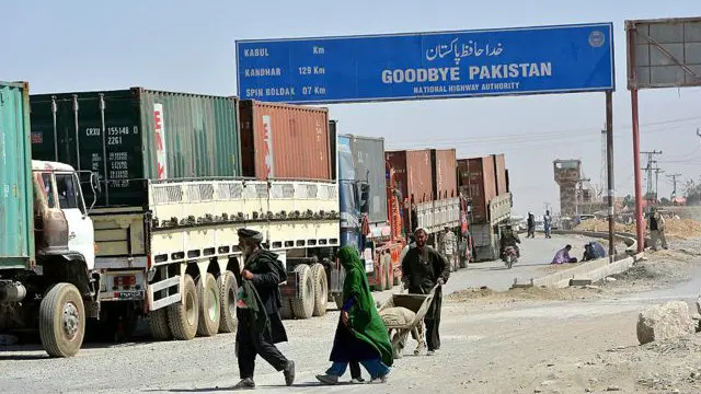 د دروازي د تړلو له امله دواړو غاړو ته د خوراکي توکو او مېوو موټر ولاړ و، ځکه سوداګرو ته په میلیونونو ډالرو تاوان ورسېد.