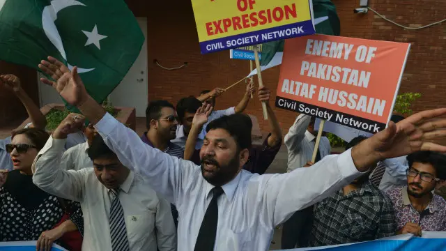 الطاف حسین کی تقریر کے بعد ملک کے مختلف شہروں میں ان کے خلاف احتجاج کیا گیا۔