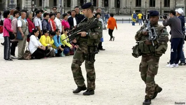 巴黎袭击后，法国加强了警备。