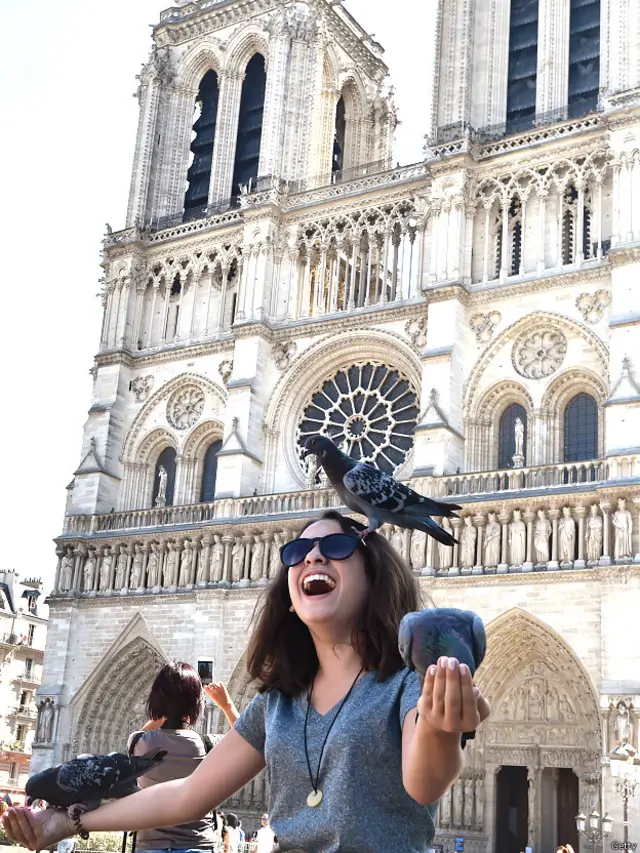 महिला सैलानी