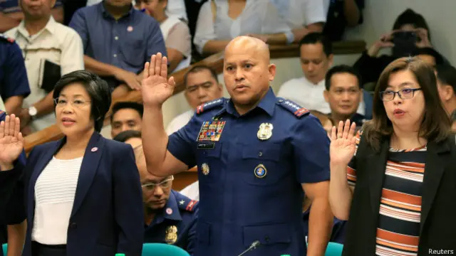 菲律宾警察总监德拉·罗莎在菲律宾参议院听证会上说，在过去7周严打毒品中超过1900人被杀。