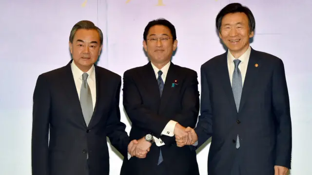 三国外长在开会前合影（24/8/2016）