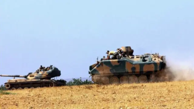 Armada tank Turki telah digerakkan ke perbatasan Suriah.