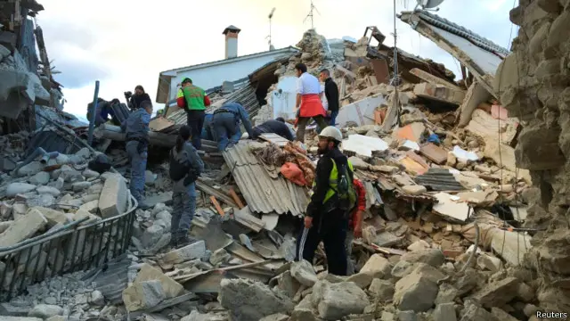 Di Kota Amatrice, menurut wali kota, separuh wilayah telah lenyap.