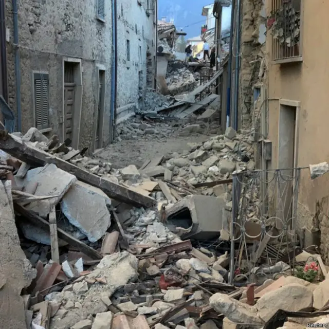 ایک مقامی اخبار کے مطابق روم میں عمارتیں 20 سیکنڈ تک لرزتی رہیں۔