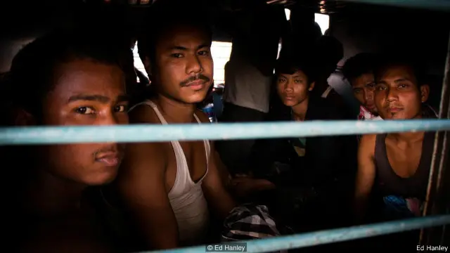 Ruang dalam Vivek Express sangat sempit. 