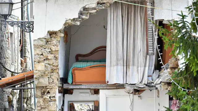 پولیسو ویلي د پیسکارا دل ټرونټو کلي دوه اوسېدونکي وژل شوي. 