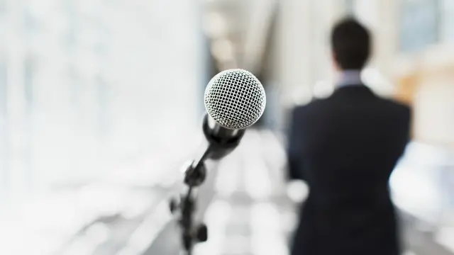 Saat presentasi atau berbicara di depan umum, pembicara sering terhenti oleh kata-kata yang membuat mereka terdengar kurang kompeten.