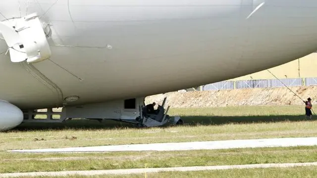 داسې فکر کېږي، چې د الوتکې د کنټورل برخې ' کاکپټ ' ته زیان اوښتی دی